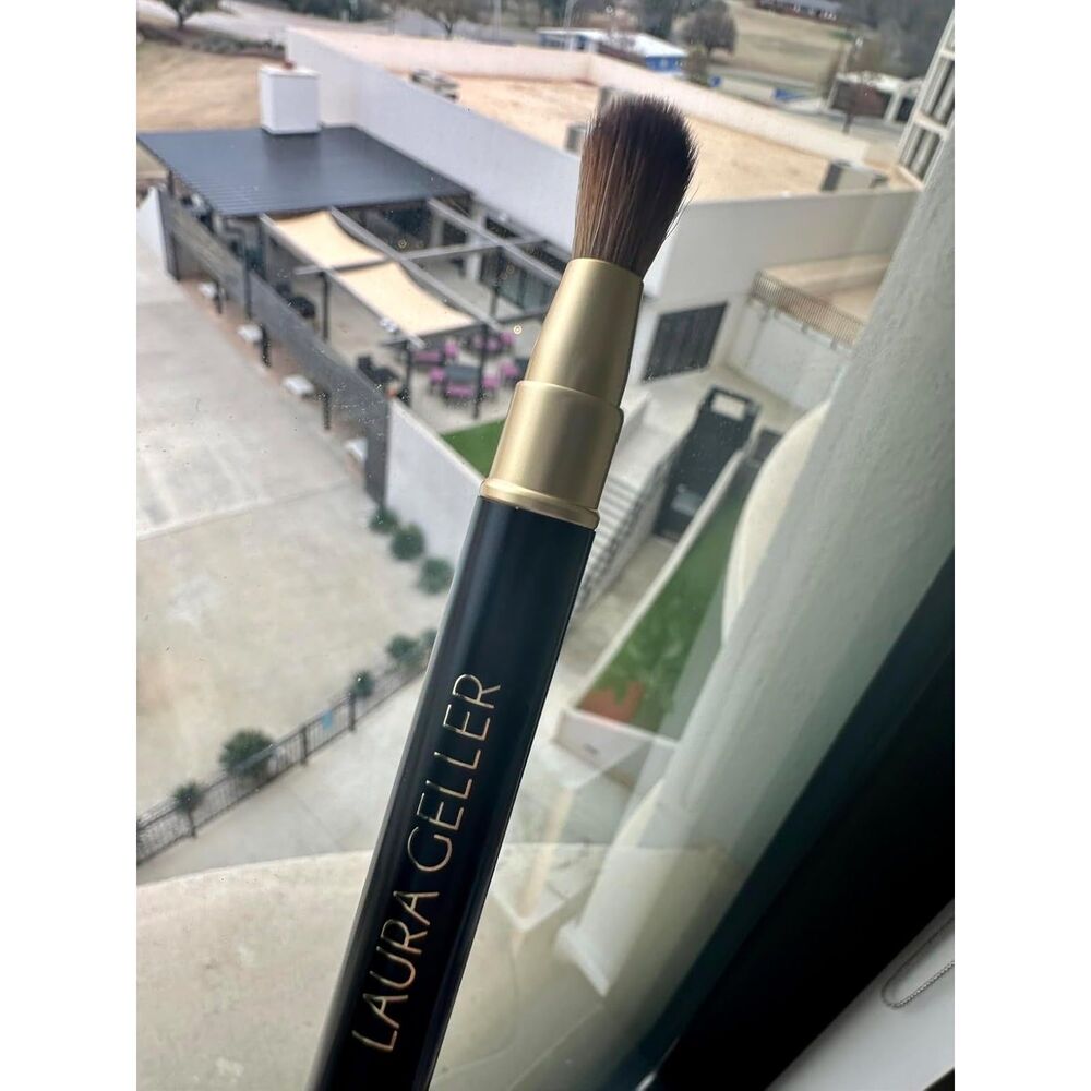 Laura Geller Travel Friendly Retractable Dual-Ended Two-in-One Makeup Brush - Picture 2 of 6